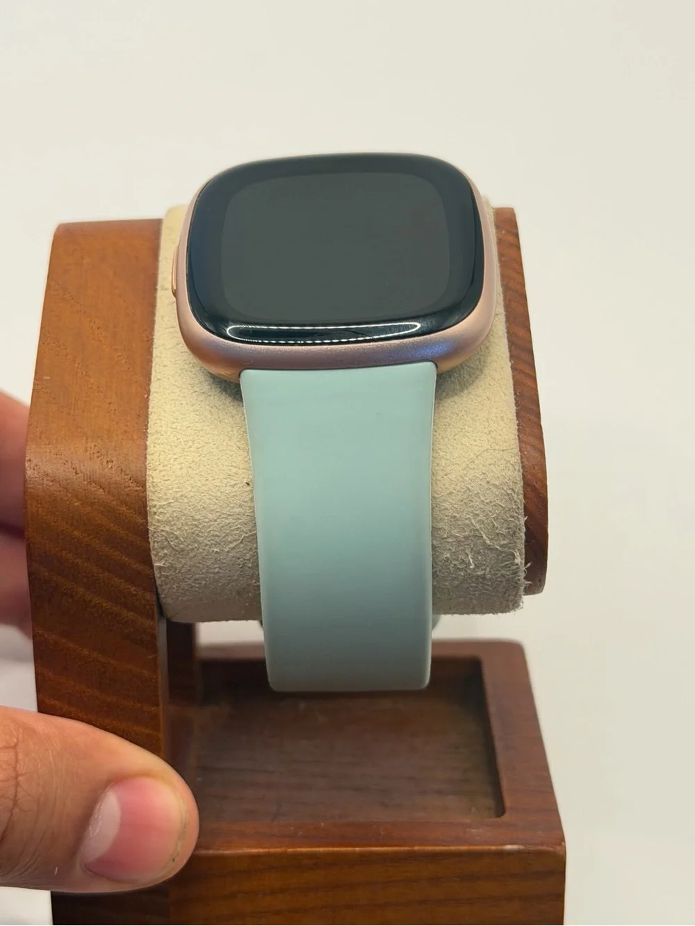 Fitbit Versa 4, Tested, Very Good, Rose Gold, Charger Included, Smartwatch